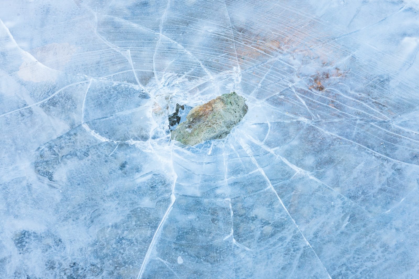 Cracks in Clarity: The Dangers of Driving with a Cracked Windscreen